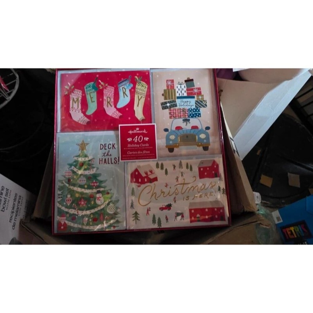 NIP Hallmark 40 Holiday Cards 4 Designs with Matching Self-Sealing Envelopes